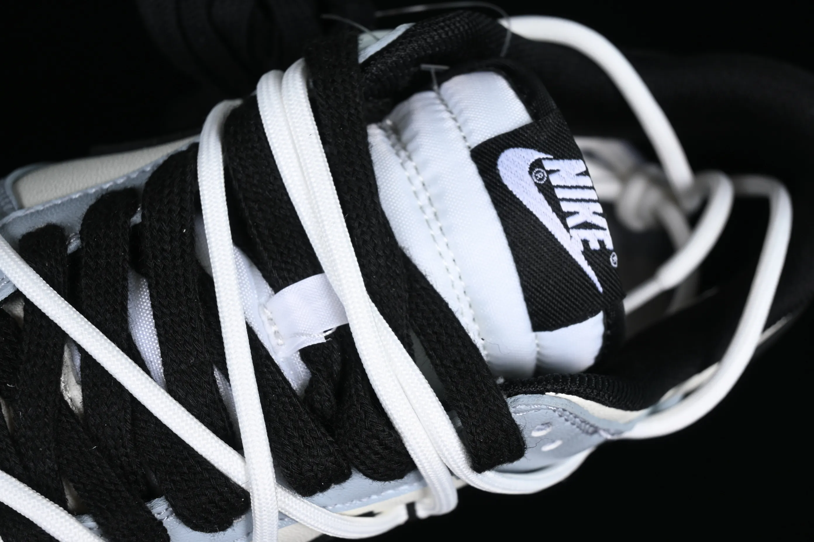 All Categories Nk SB Dunk Series Nk SB Dunk Low Low-top sneakers Customized large box Nk Dunk Low Panda Prank-The Art of Love SB strappy low-top casual sneakers DD1391-100